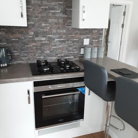 Esplanade Seaside View Apartment Porthcawl Room photo