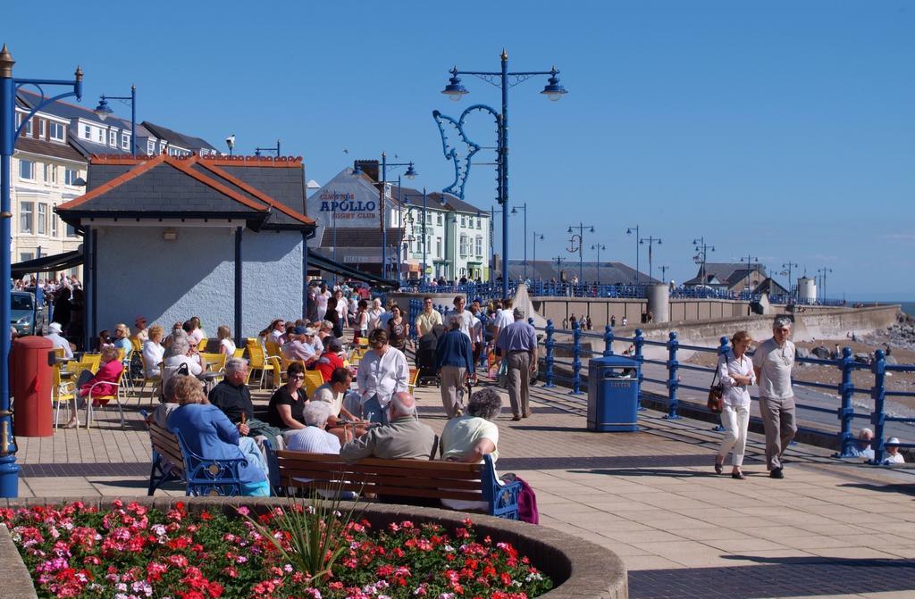 Esplanade Seaside View Apartment Porthcawl Exterior photo